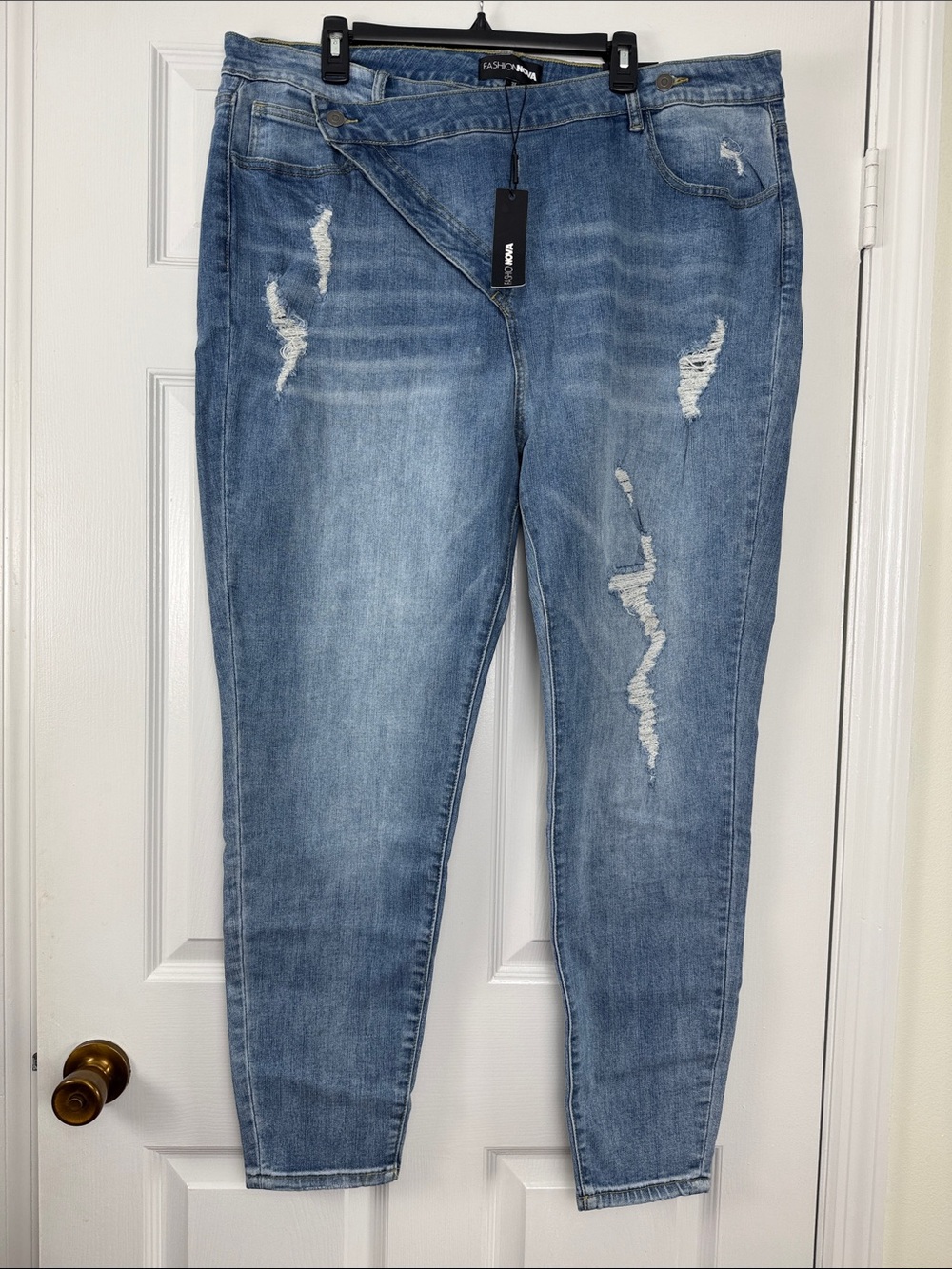 NWT Fashion Nova Jeans Size 3X 22/24 x 30 Tapered Distressed Offset Front Button
